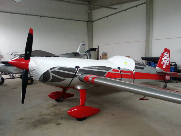 extra330-1